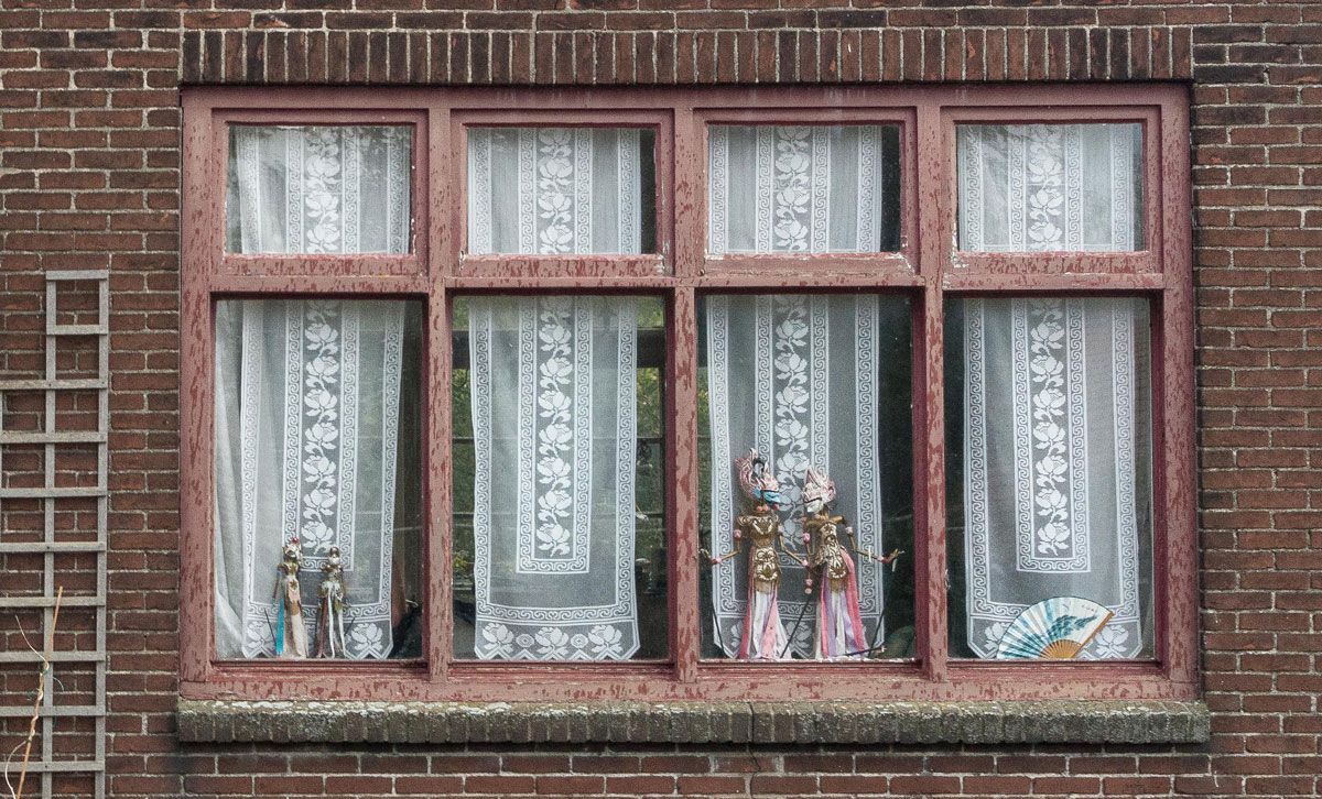 Javanese dancing dolls displayed in windows.